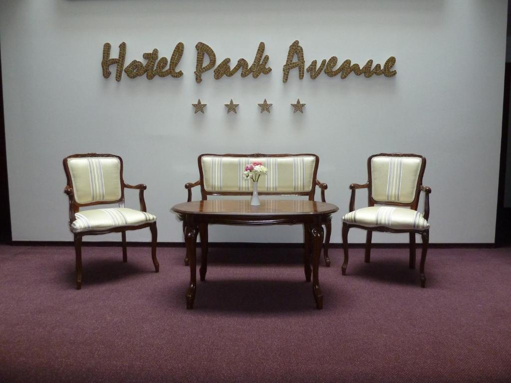 Hotel Park Avenue **** ピエシュチャニ エクステリア 写真